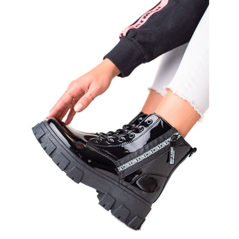 TRENDI Czarne Wiązane Workery Na Platformie