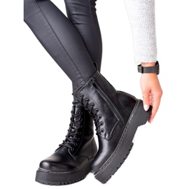 Evento Czarne Trapery Na Platformie