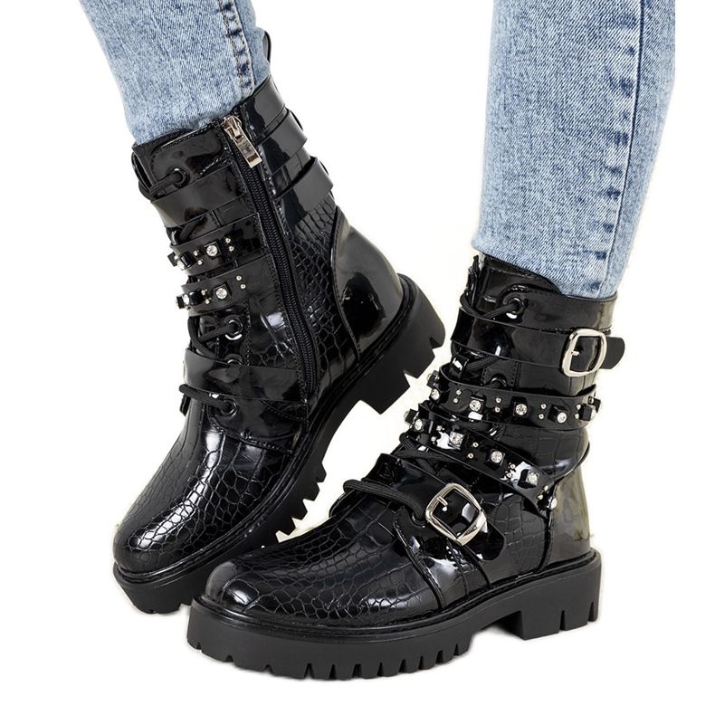 Czarne lakierowane botki płaskie Albertine