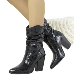 Czarne kowbojki w motywie skóry węża Yolande