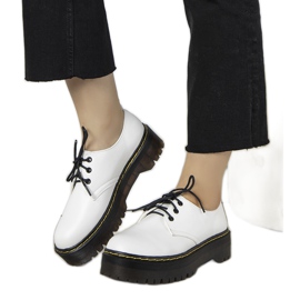 Białe półbuty na grubej podeszwie Ronde