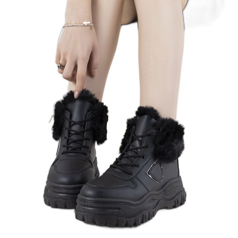 Czarne sneakersy z futerkiem Doreen