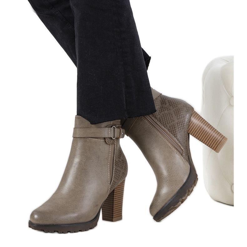 Brązowe botki na słupku Heredia khaki