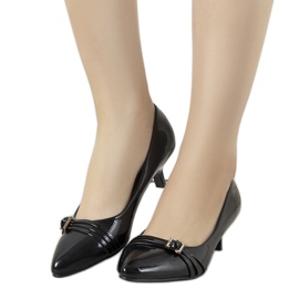 Czarne czółenka na niskiej szpilce Majory