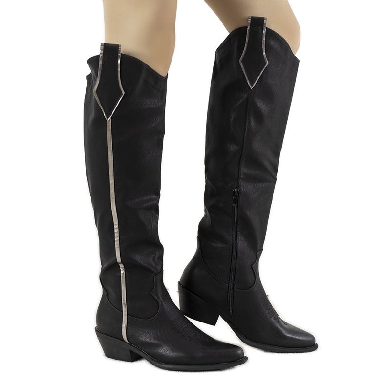 Czarne kozaki na słupku Garay