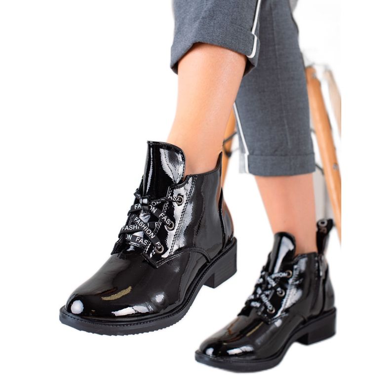 TRENDI Eleganckie Lakierowane Botki czarne