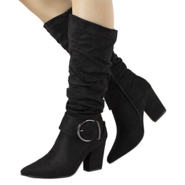 Czarne kozaki na słupku Berie