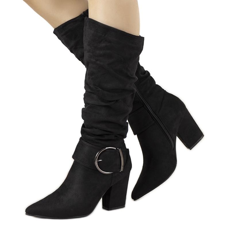 Czarne kozaki na słupku Berie