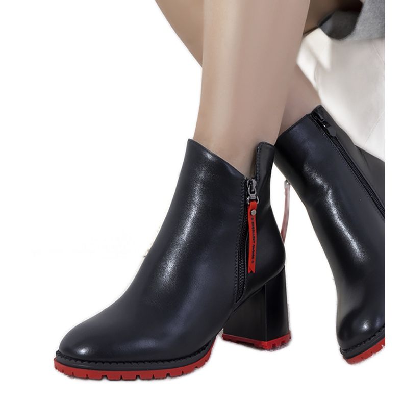 Czarne botki na słupku ocieplane Coster