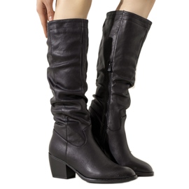 Czarne kozaki na słupku Landry