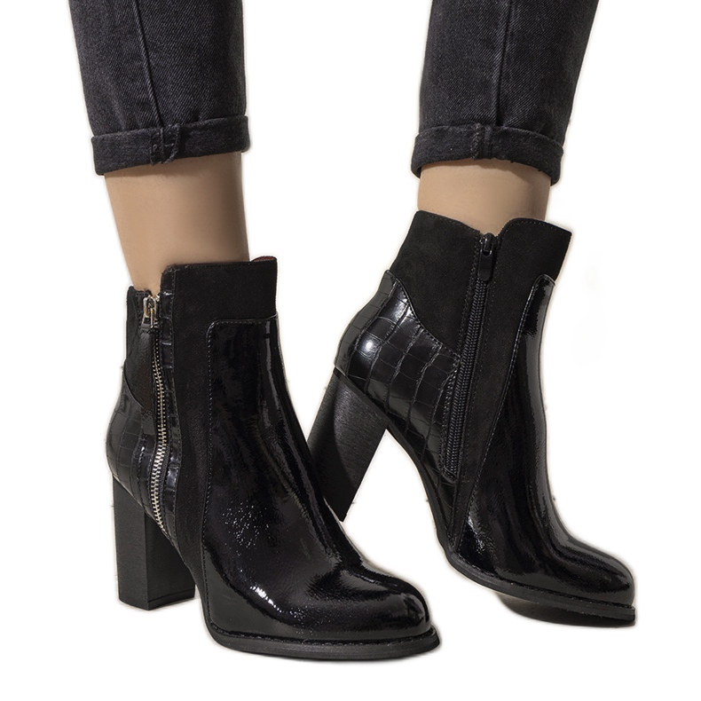 Czarne ocieplane botki na słupku Witter