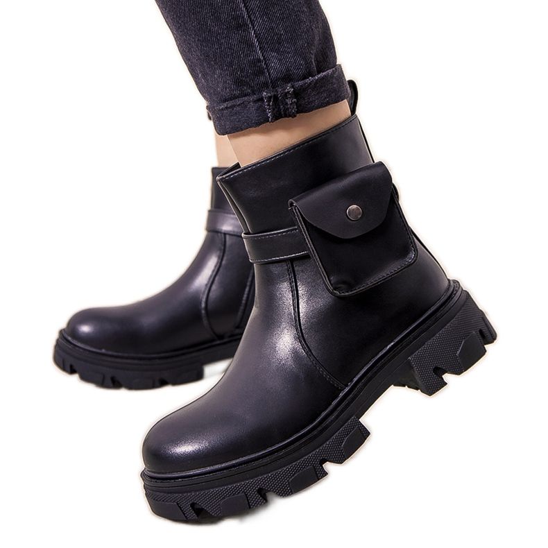 Czarne ocieplane botki z saszetką Millikin