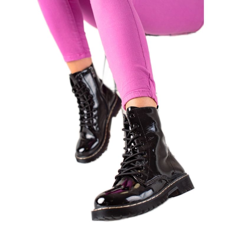 Small Swan Klasyczne Lakierowane Trapery czarne