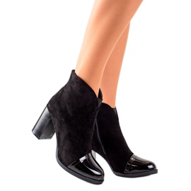 TRENDI Zamszowe Botki Z Lakierowaną Wstawką czarne