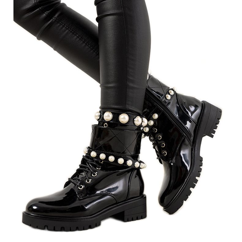 Czarne lakierowane traperki damskie Corso