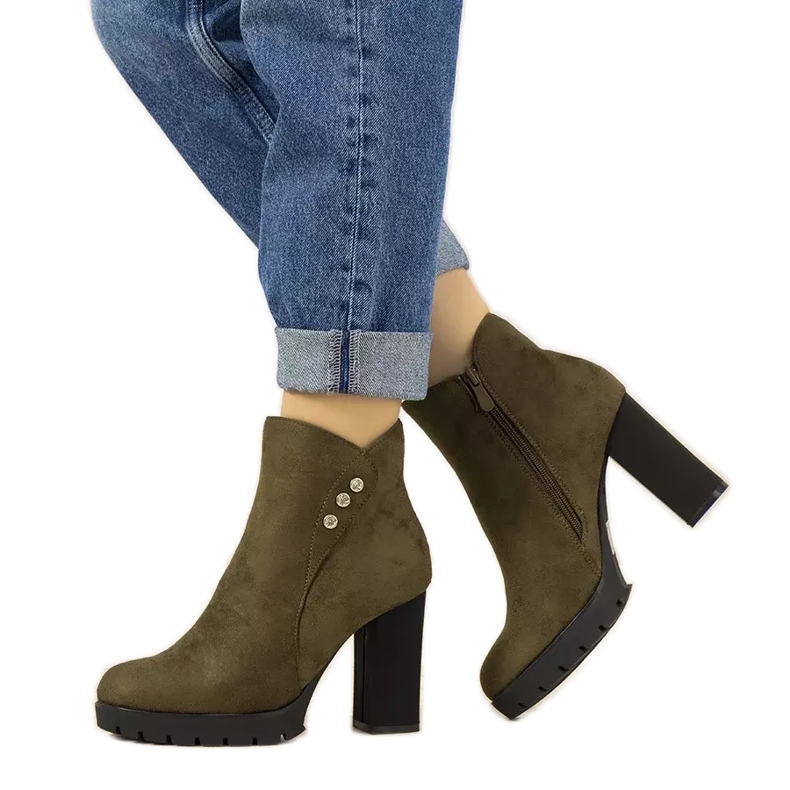 Zielone botki na słupku zamszowe Castaneda