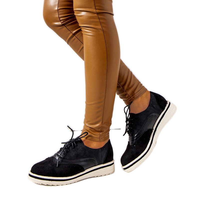 Czarne oksfordki damskie Beco