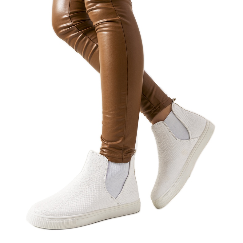 Białe sneakersy damskie Avelaine