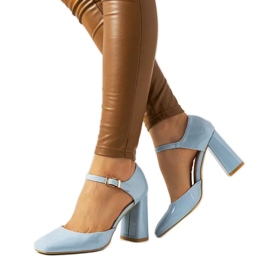 Niebieskie czółenka na słupku Clement