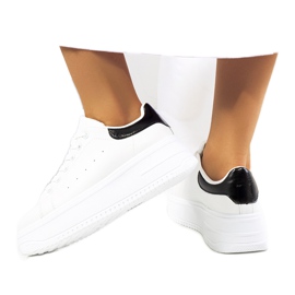 Białe sneakersy na wysokiej platformie Lelica