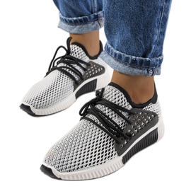 Czarno białe obuwie sportowe Coles