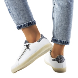 Białe sneakersy z ledami Caldwell srebrny