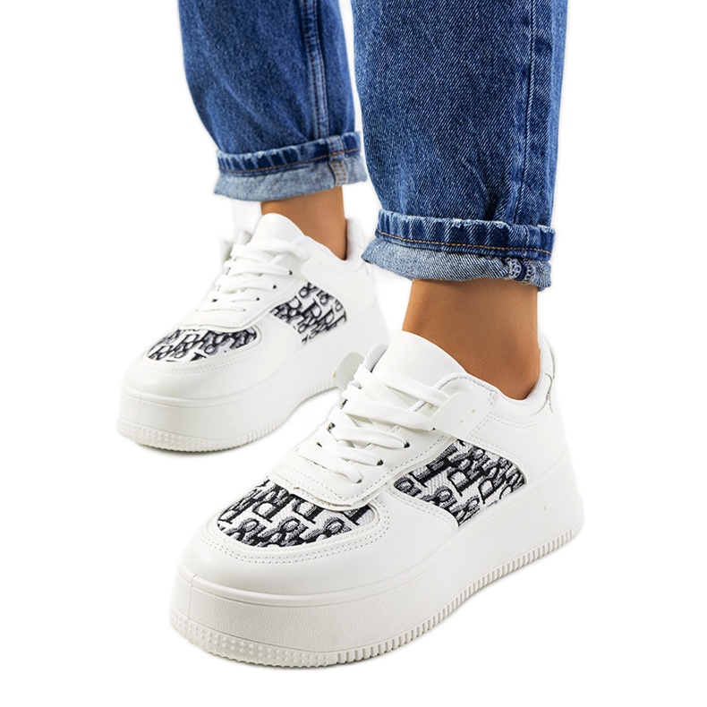 Białe sneakersy na platformie Worden