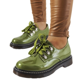 Zielone lakierowane półbuty Kristina