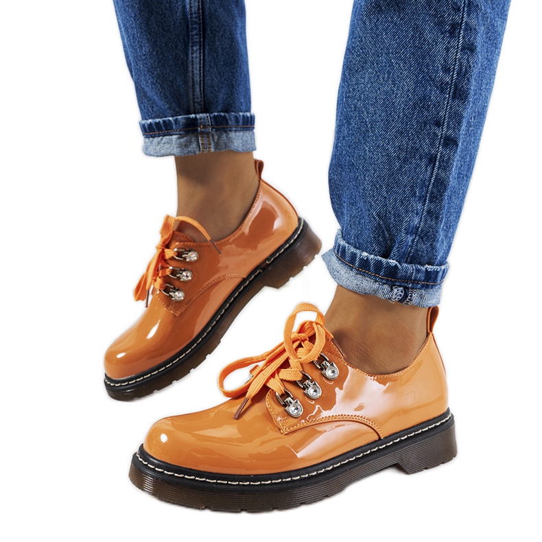 Pomarańczowe lakierowane półbuty Kristina