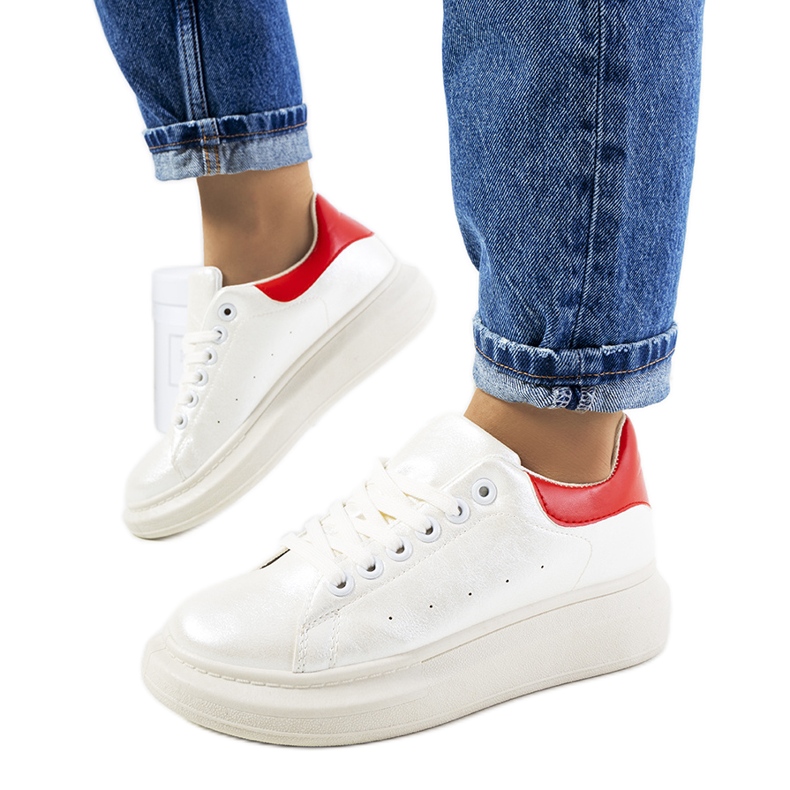 Białe perłowe sneakersy damskie Neera czerwone