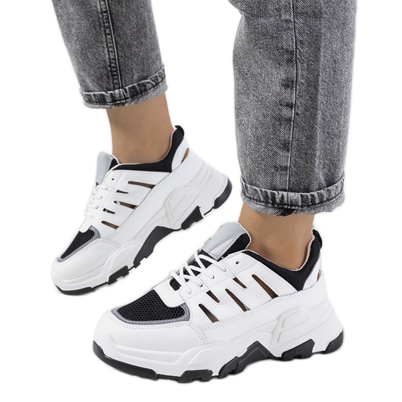 Białe sneakersy z wycięciami Heck czarne