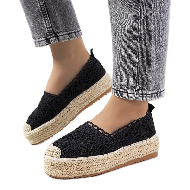 Czarne koronkowe espadryle na platformie Akker