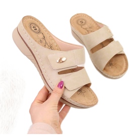 Klapki na koturnie na rzepy eVento W EVE224B beżowe beżowy