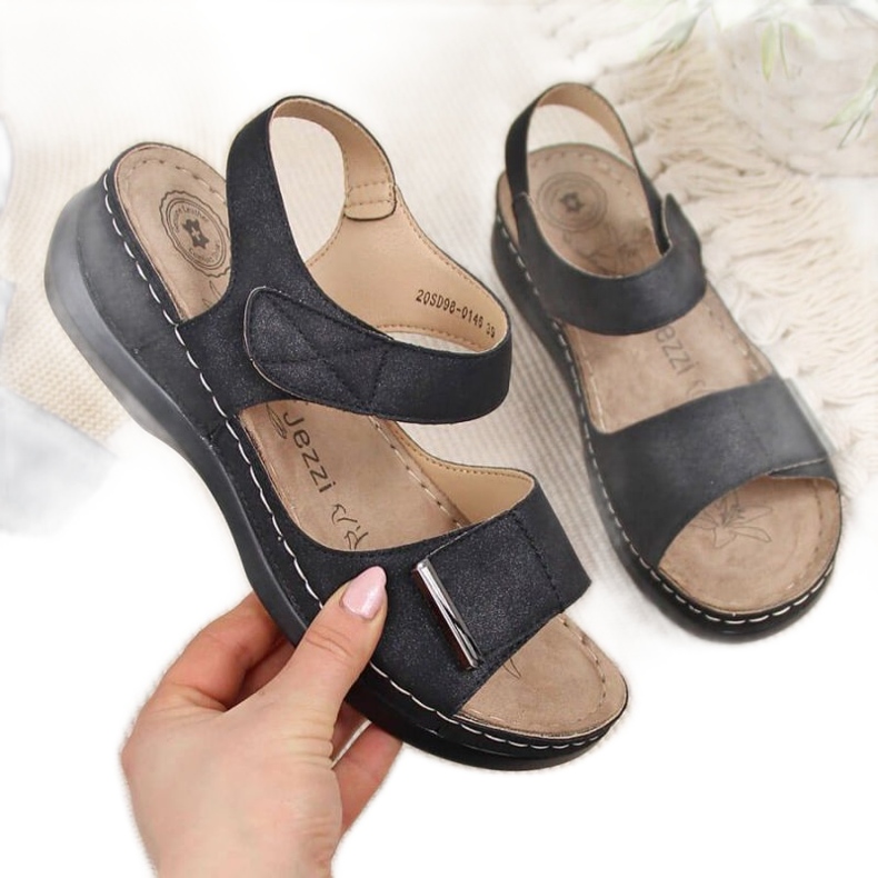 Sandały na koturnie eVento W EVE223D czarne