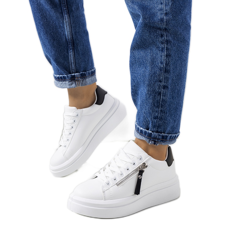 Biało czarne sneakersy damskie Tamis białe