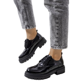 Czarne półbuty na traktorowej podeszwie Markus