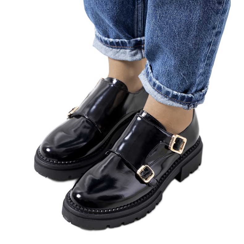 Czarne lakierowane półbuty Valks