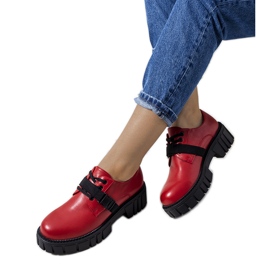 Czerwone półbuty na traktorowej podeszwie Marike