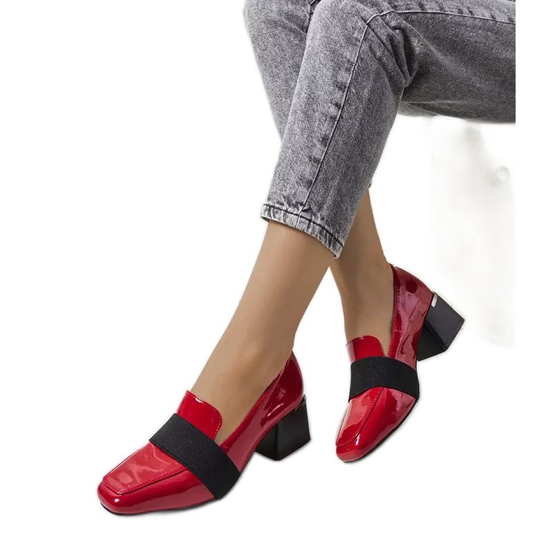 Czerwone lakierowane półbuty na słupku Tammy