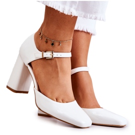 PG1 Modne Lakierowane Czółenka Na Słupku Białe Maoris