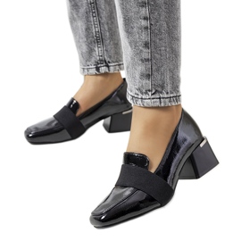 Czarne lakierowane półbuty na słupku Tammy