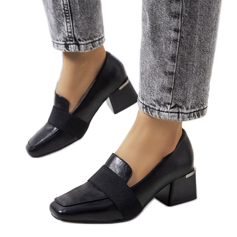 Czarne półbuty na słupku Thoma