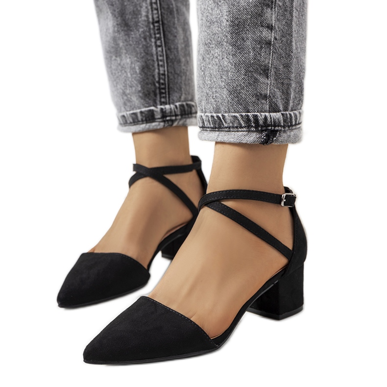 Czarne czółenka na słupku Hyde