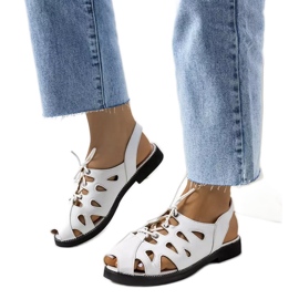 Białe sandałki wiązane Vlis