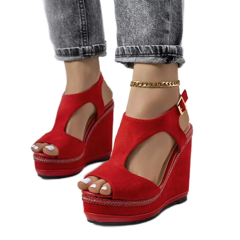 Czerwone sandały na koturnie Zerner