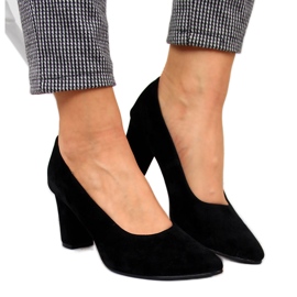 Czółenka na słupku zamszowe czarne Monique