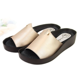 Klapki skórzane damskie platforma złote Filippo złoty