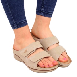 Klapki damskie komfortowe na rzepy beżowe eVento beżowy