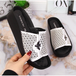 Klapki skórzane damskie ażurowe białe T.Sokolski