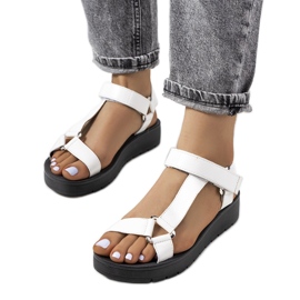 Białe sandały na platformie Dugan